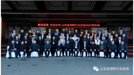2022年,是實施“十四五”規劃的關鍵之年,也是黨的二十大召開之年,在這樣不平凡的一年里,我們在奮斗中攜手走過。2023年,協會將繼續堅定地與會員企業在一起,融合涂料、膠黏劑上下游資源,鞏固傳統優勢項目同時補強短板,堅持創新工作方式,堅持各項工作“走在前、開新局”,走綠色發展道路,為實現“十四五”目標繼續努力地奮進,“聚膠發展,共涂未來”。 2022年,是實施“十四五”規劃的關鍵之年,也是黨的二十大召開之年,在這樣不平凡的一年里,我們在奮斗中攜手走過。2023年,協會將繼續堅定地與會員企業在一起,融合涂料、膠黏劑上下游資源,鞏固傳統優勢項目同時補強短板,堅持創新工作方式,堅持各項工作“走在前、開新局”,走綠色發展道路,為實現“十四五”目標繼續努力地奮進,“聚膠發展,共涂未來”。