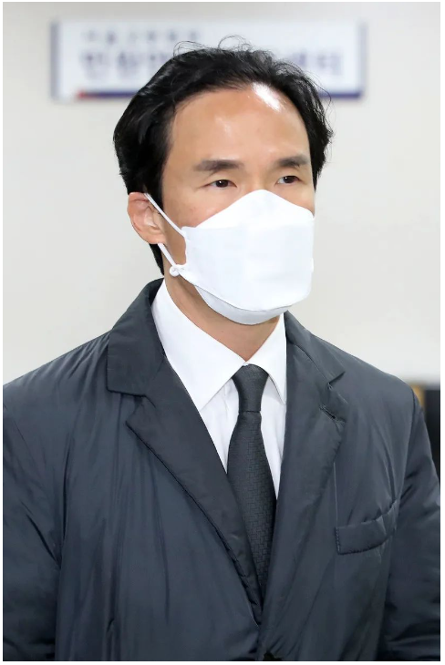 韓泰輪胎董事長趙顯范的辦公室,也在搜查范圍內。 韓泰輪胎董事長趙顯范的辦公室,也在搜查范圍內。