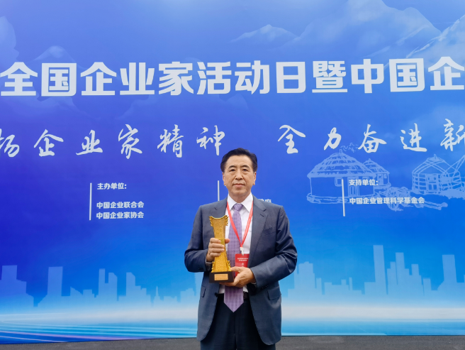 原隸屬化工部的青島科技大學(xué),是我國(guó)第一家設(shè)立橡膠學(xué)科專(zhuān)業(yè)的高校,也是亞洲唯一的一所橡膠專(zhuān)業(yè)門(mén)類(lèi)最全的高等院校,被譽(yù)為中國(guó)橡膠工業(yè)的“黃埔”,培養(yǎng)了中國(guó)橡膠領(lǐng)域一半以上的技術(shù)和管理人才,袁仲雪就是其中之一 原隸屬化工部的青島科技大學(xué),是我國(guó)第一家設(shè)立橡膠學(xué)科專(zhuān)業(yè)的高校,也是亞洲唯一的一所橡膠專(zhuān)業(yè)門(mén)類(lèi)最全的高等院校,被譽(yù)為中國(guó)橡膠工業(yè)的“黃埔”,培養(yǎng)了中國(guó)橡膠領(lǐng)域一半以上的技術(shù)和管理人才,袁仲雪就是其中之一