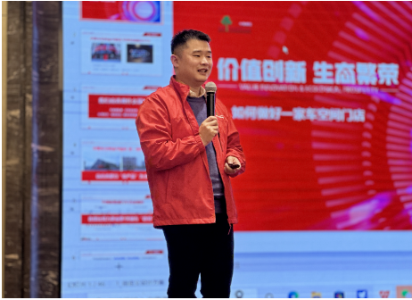 杭州興立得實業(yè)有限公司總經(jīng)理朱磊為會議致辭,感謝了廣大零售商對公司一如既往的助力和支持,在答謝會上,興立得也為大家準(zhǔn)備了豐厚大禮,回饋給每一位同行的伙伴。他鼓舞零售商在后疫情時代強勢信心,朝陽1號的支持,是面對市場有力的實力支撐。 杭州興立得實業(yè)有限公司總經(jīng)理朱磊為會議致辭,感謝了廣大零售商對公司一如既往的助力和支持,在答謝會上,興立得也為大家準(zhǔn)備了豐厚大禮,回饋給每一位同行的伙伴。他鼓舞零售商在后疫情時代強勢信心,朝陽1號的支持,是面對市場有力的實力支撐。