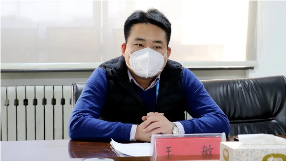 王敏董事長帶領大家一同學習了尚主席在集團2022年精益管理總結暨2023年“精益體系攻堅年”啟動大會上的講話。 王敏董事長帶領大家一同學習了尚主席在集團2022年精益管理總結暨2023年“精益體系攻堅年”啟動大會上的講話。