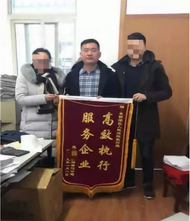 上述被執行人拖欠貨款的理由大多是:輪胎不好賣,貨物大量積壓,沒有資金還款 上述被執行人拖欠貨款的理由大多是:輪胎不好賣,貨物大量積壓,沒有資金還款