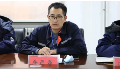 喬嚴磊經理代表集團精益研究院,對耐斯特炭黑公司作為集團精益管理先行試點、示范單位取得的系列成績給予了充分肯定,系統闡述了開展精益成本管理工作的意義,并對下一步精益體系攻堅年及精益成本相關工作提出了新的要求。 喬嚴磊經理代表集團精益研究院,對耐斯特炭黑公司作為集團精益管理先行試點、示范單位取得的系列成績給予了充分肯定,系統闡述了開展精益成本管理工作的意義,并對下一步精益體系攻堅年及精益成本相關工作提出了新的要求。
