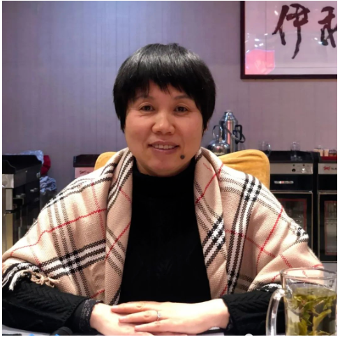 冉平會長對2022年做了工作總結,她說道,這一年,這三年,變局無限加速,甘肅省輪胎業迎來了一個又一個的困難,輪胎漲價,市場萎縮,貨款拖欠,大疫后的秩序重建,2023年,相信甘肅省輪胎業會迎來一個全新的曙光。 冉平會長對2022年做了工作總結,她說道,這一年,這三年,變局無限加速,甘肅省輪胎業迎來了一個又一個的困難,輪胎漲價,市場萎縮,貨款拖欠,大疫后的秩序重建,2023年,相信甘肅省輪胎業會迎來一個全新的曙光。