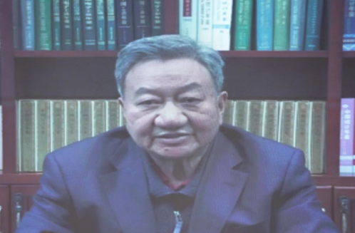 全球服務貿易聯盟理事長、中國國際經濟交流中心副理事長、商務部原副部長姜增偉同志在視頻致辭中對大會的召開表示祝賀,他指出,輪胎循環利用關乎行業發展、關乎環境保護,更關乎國家的經濟安全發展。提高廢舊輪胎綜合利用水平,實現資源化利用,不僅可以有效緩解我國橡膠對外依存度高的現狀,提高橡膠自給率,也能增強汽車等以橡膠為重要原材料的產業鏈供應鏈的穩定性與韌性,更好滿足居民消費潛力持續釋放的需要,還能節約輪胎大量堆存所占用的土地,減少環境污染,助力碳達峰、碳中和目標的順利實現。他希望中國輪胎循環利用協會始終堅持“為企業服務、為行業服務”的根本宗旨,進一步發揮自身作用,在反映行業訴求、加強行業自律、促進行業發展等方面積極履職,不斷提升行業凝聚力,推動中國輪胎循環利用行業朝著科技引領、綠色低碳、數字支撐、法制健全的方向不斷邁進,為加快中國和全球綠色可持續發展做出更大貢獻。 全球服務貿易聯盟理事長、中國國際經濟交流中心副理事長、商務部原副部長姜增偉同志在視頻致辭中對大會的召開表示祝賀,他指出,輪胎循環利用關乎行業發展、關乎環境保護,更關乎國家的經濟安全發展。提高廢舊輪胎綜合利用水平,實現資源化利用,不僅可以有效緩解我國橡膠對外依存度高的現狀,提高橡膠自給率,也能增強汽車等以橡膠為重要原材料的產業鏈供應鏈的穩定性與韌性,更好滿足居民消費潛力持續釋放的需要,還能節約輪胎大量堆存所占用的土地,減少環境污染,助力碳達峰、碳中和目標的順利實現。他希望中國輪胎循環利用協會始終堅持“為企業服務、為行業服務”的根本宗旨,進一步發揮自身作用,在反映行業訴求、加強行業自律、促進行業發展等方面積極履職,不斷提升行業凝聚力,推動中國輪胎循環利用行業朝著科技引領、綠色低碳、數字支撐、法制健全的方向不斷邁進,為加快中國和全球綠色可持續發展做出更大貢獻。