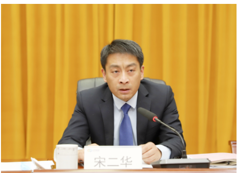 橡膠公司董事長、總經理宋二華在會上指出,2022年,大事、難事、棘手事接踵而至,工作節奏快、頭緒多,公司總體工作穩中有進、趨勢向好。 橡膠公司董事長、總經理宋二華在會上指出,2022年,大事、難事、棘手事接踵而至,工作節奏快、頭緒多,公司總體工作穩中有進、趨勢向好。