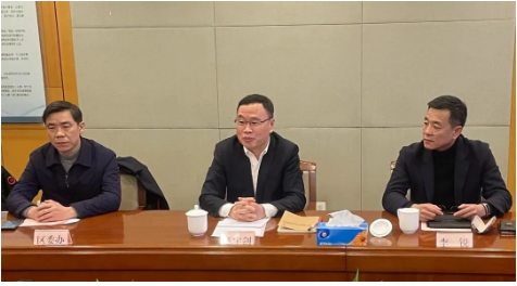 陳宇劍書記歡迎朱戟執行副總裁等一行到訪閔行區委、區政府,并感謝卡博特在閔行深耕多年,為當地的發展作出了重要的貢獻。卡博特上海工廠也是中國改革開放后首家落戶上海吳涇的外資化工生產企業,成立于1988年,與華誼集團共同投資3000萬美元建成,當年被列為“上海市十大外商投資項目”,具有非常重要的歷史意義。閔行區致力于創造一流的營商環境,并將堅定不移地為卡博特這樣的優秀企業做好服務,急企業之所急,支持企業持續實現高質量的發展,并祝愿卡博特未來的發展越來越好,不斷勇創歷史新高。 陳宇劍書記歡迎朱戟執行副總裁等一行到訪閔行區委、區政府,并感謝卡博特在閔行深耕多年,為當地的發展作出了重要的貢獻。卡博特上海工廠也是中國改革開放后首家落戶上海吳涇的外資化工生產企業,成立于1988年,與華誼集團共同投資3000萬美元建成,當年被列為“上海市十大外商投資項目”,具有非常重要的歷史意義。閔行區致力于創造一流的營商環境,并將堅定不移地為卡博特這樣的優秀企業做好服務,急企業之所急,支持企業持續實現高質量的發展,并祝愿卡博特未來的發展越來越好,不斷勇創歷史新高。