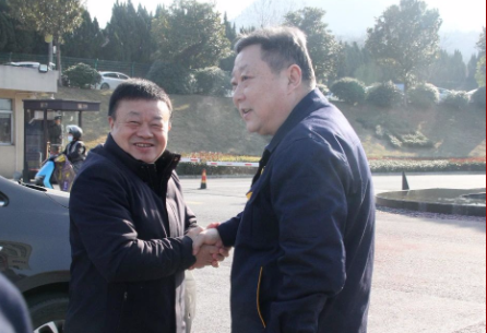 朱平生一行到黑貓集團(tuán)走訪(fǎng)慰問(wèn)并送上新春祝福 朱平生一行到黑貓集團(tuán)走訪(fǎng)慰問(wèn)并送上新春祝福