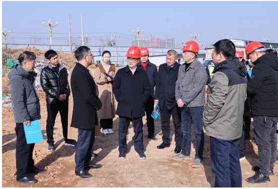 林衛(wèi)春在市應(yīng)急救治中心項(xiàng)目施工現(xiàn)場調(diào)研 林衛(wèi)春在市應(yīng)急救治中心項(xiàng)目施工現(xiàn)場調(diào)研