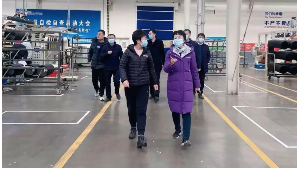 車轅車轍了解，1月31日上午，廣宗縣委副書記、縣長鄭曉燕萬達輪胎公司調研節后復工復產情況。