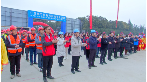 江南大學(xué)產(chǎn)業(yè)用紡織品研究室教授徐陽(yáng)對(duì)項(xiàng)目的開(kāi)工表示祝賀。