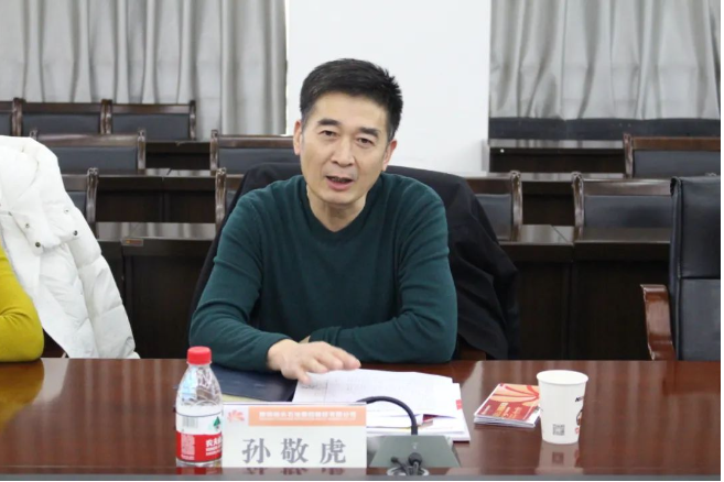 陜西省商務(wù)廳副廳長孫敬虎一行到延長橡膠公司調(diào)研座談,公司總經(jīng)理張航偉、營銷總監(jiān)王國強及相關(guān)部門負(fù)責(zé)人參加了會談。 陜西省商務(wù)廳副廳長孫敬虎一行到延長橡膠公司調(diào)研座談,公司總經(jīng)理張航偉、營銷總監(jiān)王國強及相關(guān)部門負(fù)責(zé)人參加了會談。