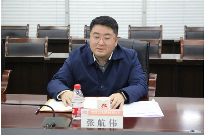 孫敬虎詳細(xì)了解了公司2022年的進出口情況,全面講解了商務(wù)廳關(guān)于外貿(mào)促開放、穩(wěn)增長的各項優(yōu)惠政策,聽取了公司2023年穩(wěn)增長目標(biāo)及舉措。 孫敬虎詳細(xì)了解了公司2022年的進出口情況,全面講解了商務(wù)廳關(guān)于外貿(mào)促開放、穩(wěn)增長的各項優(yōu)惠政策,聽取了公司2023年穩(wěn)增長目標(biāo)及舉措。