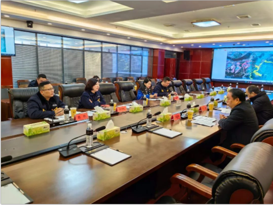 潘福林表示,黑貓集團作為景德鎮市屬大型國有企業,為景德鎮市經濟社會發展作出了重要貢獻。市工信局也在致力于解決企業困難,積極與省政府、省工信廳進行密切溝通。待省廳正式下發《江西省化工重點監測點認定標準》后,市工信局將積極推進黑貓集團化工重點監測點認定工作,助力企業重點項目盡快落地投產。 潘福林表示,黑貓集團作為景德鎮市屬大型國有企業,為景德鎮市經濟社會發展作出了重要貢獻。市工信局也在致力于解決企業困難,積極與省政府、省工信廳進行密切溝通。待省廳正式下發《江西省化工重點監測點認定標準》后,市工信局將積極推進黑貓集團化工重點監測點認定工作,助力企業重點項目盡快落地投產。