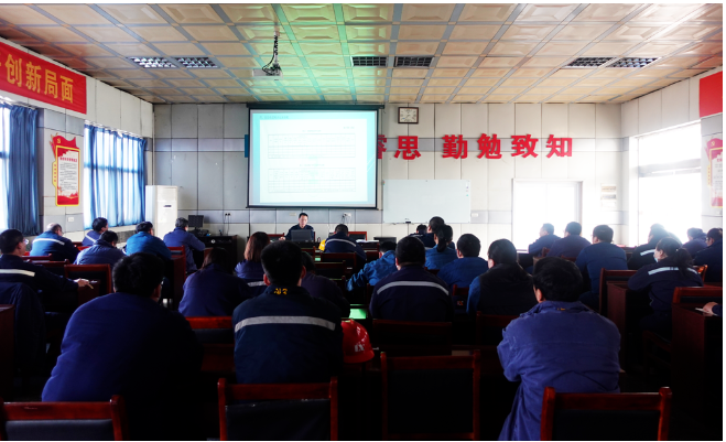 為不斷提升公司危險(xiǎn)廢物規(guī)范化管理水平,2月16日上午,龍星化工組織部分車(chē)間部室相關(guān)人員就危險(xiǎn)廢物管理知識(shí)進(jìn)行了集中培訓(xùn)。 為不斷提升公司危險(xiǎn)廢物規(guī)范化管理水平,2月16日上午,龍星化工組織部分車(chē)間部室相關(guān)人員就危險(xiǎn)廢物管理知識(shí)進(jìn)行了集中培訓(xùn)。
