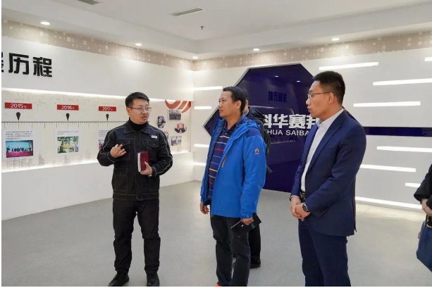 隨后講解人員帶領深交所、市金融監管局一行領導參觀了華凌電纜展廳。