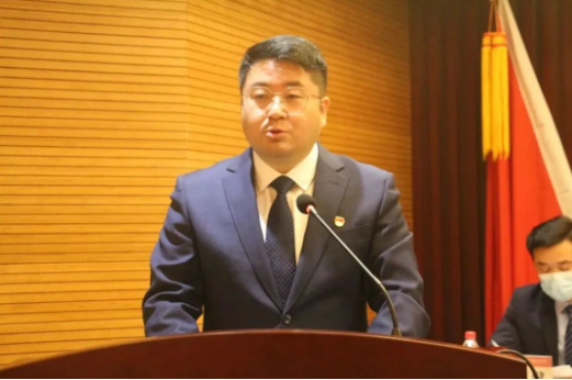會上,公司總經理、黨委副書記張航偉作題為《解放思想,改革創新,再接再厲,打造國內一流特色突出的全產業鏈橡膠公司》的工作報告,全面回顧總結2022年工作,分析研判當前形勢,謀劃部署2023年工作任務。 會上,公司總經理、黨委副書記張航偉作題為《解放思想,改革創新,再接再厲,打造國內一流特色突出的全產業鏈橡膠公司》的工作報告,全面回顧總結2022年工作,分析研判當前形勢,謀劃部署2023年工作任務。