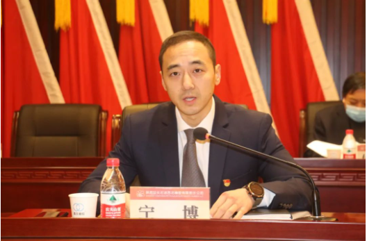 公司副總經理寧博主持下午會議,并組織簽訂2023年度經濟目標責任書。 公司副總經理寧博主持下午會議,并組織簽訂2023年度經濟目標責任書。