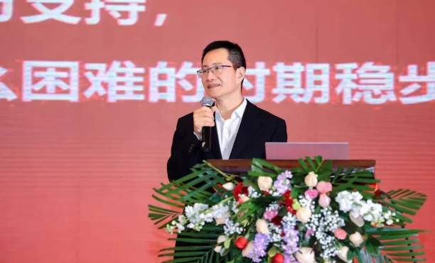 中策橡膠集團高級副總經理葛國榮指出,烏卡時代(易變不穩定、復雜環境下),中策卡客車輪胎將繼續圍繞零售商來精準實施政策支持、渠道建設支持、供應鏈體系完善、數字化賦能、集團車隊合作生態支持等,幫助中策家人在內卷時代突出重圍、持久賺錢。 中策橡膠集團高級副總經理葛國榮指出,烏卡時代(易變不穩定、復雜環境下),中策卡客車輪胎將繼續圍繞零售商來精準實施政策支持、渠道建設支持、供應鏈體系完善、數字化賦能、集團車隊合作生態支持等,幫助中策家人在內卷時代突出重圍、持久賺錢。