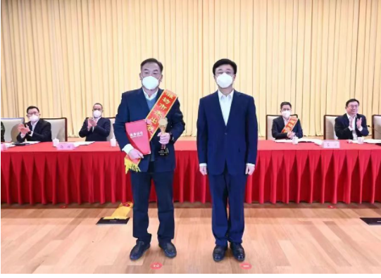 豪邁集團董事長張恭運獲“濰坊市杰出企業家”稱號