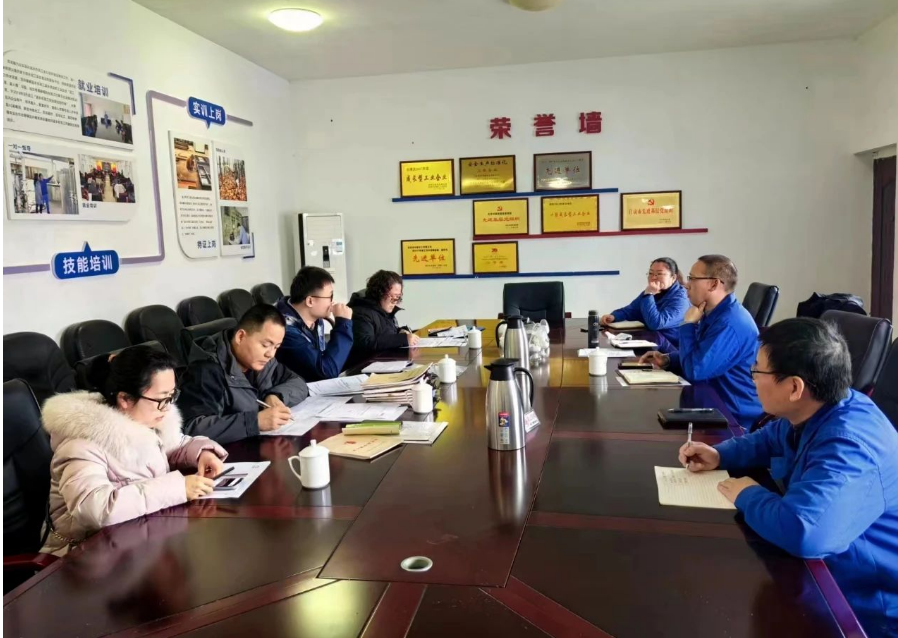 延長(zhǎng)石油西北橡膠派員組成供應(yīng)商質(zhì)量審核小組對(duì)其主要供應(yīng)商自貢市中皓化工有限公司進(jìn)行了現(xiàn)場(chǎng)二方審核。