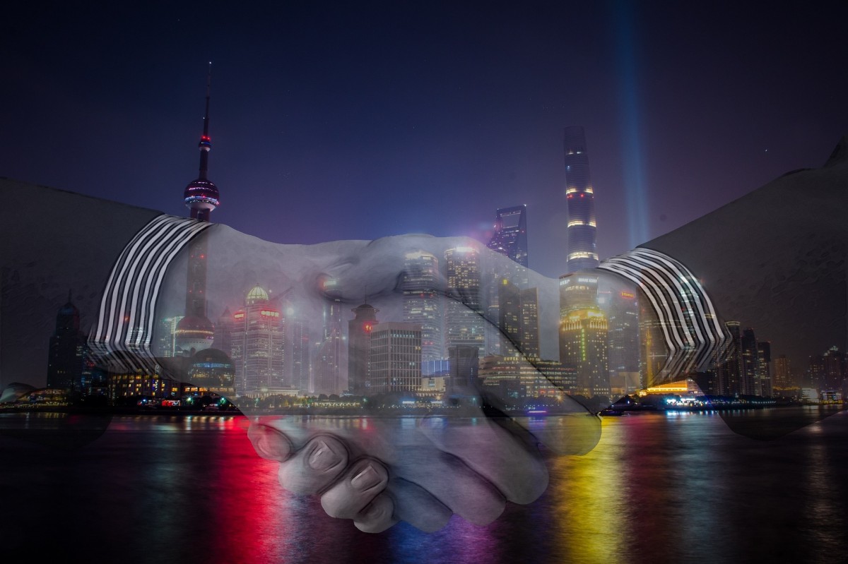 中國興達鋼簾線集團和大陸集團在興達鋼簾線(泰國)有限公司簽署了一份戰(zhàn)略合作協(xié)議。這項協(xié)議是雙方在全球鋼制品采購方面進一步深化合作的重要舉措，也是興達鋼簾線在海外擴張的又一重要里程碑。