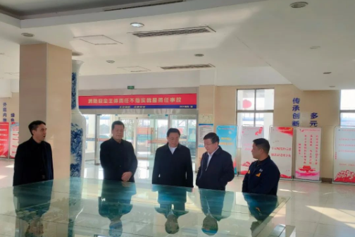 金鄉(xiāng)縣縣委常委、副縣長李亞平于3月1日上午前往濟寧黑貓檢查安全生產工作，對企業(yè)的安全生產責任制落實、安全生產教育培訓、應急救援演練、安全防范措施落實、值班值守等情況進行了全面的了解，同時也對企業(yè)的發(fā)展給予了高度肯定。