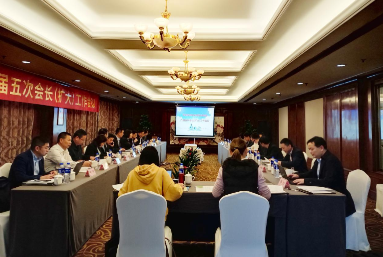 2023年3月10日，寧波涂協六屆五次會長(擴大)工作會議在寧波開元名庭大酒店成功召開。會議由吳曉明秘書長主持，監事會錢興泉監事長、協會黨支部代表和部分理事單位代表列席會議。
