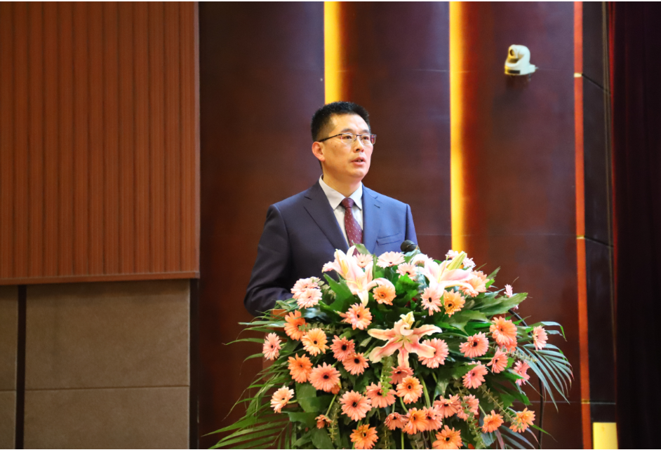 會上，對2022年優秀供應商進行了表彰。美晨工業集團董事長王永剛作總結講話，回顧了公司近三年的經營業績及發展成果，對各位合作伙伴在與美晨同舟共濟、共克時艱，所做出的積極努力與突出貢獻表示感謝，并對合作伙伴在共創共贏、協作交流、降本增效、精益管理、產能儲備、誠信廉潔等方面提出了期許。