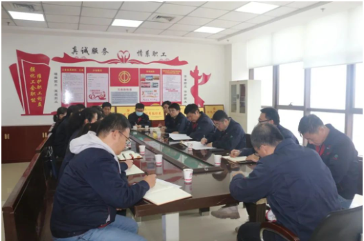  陜西延長石油西北橡膠有限責任公司總經理張航偉到恒準公司調研指導工作，實地察看實驗室環境設施，了解人員結構、工作業務、檢測能力等，協調解決相關問題。
