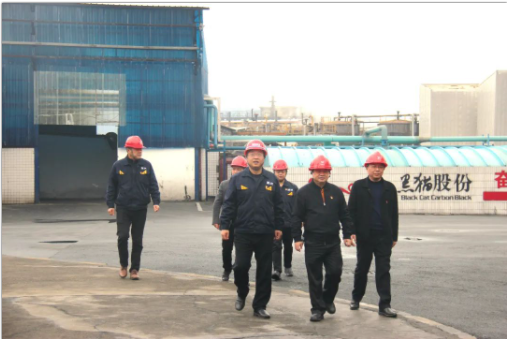 景德鎮(zhèn)市國資委黨委書記、主任朱平生到黑貓股份進行調(diào)研指導工作。市國資委黨委委員、副主任吳雄飛及相關科室負責人隨同前往，黑貓集團黨委書記、董事長汪羽，黑貓股份黨委副書記、總經(jīng)理魏明及相關部門負責人一同陪同調(diào)研。