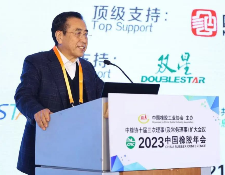 中國橡膠工業協會高級副會長、主席團企業執行主席國家橡膠與輪胎工程技術研究中心主任，賽輪集團股份有限公司黨委書記、名譽董事長袁仲雪做大會主旨發言。袁仲雪認為，在國際市場矛盾突出的復雜環境下，企業應在不確定環境下，做好確定的事情。對此，企業應抓好科技創新、生產工藝創新、智能化/無人化創新、節能環保創新、服務用戶創新、人才培養創新，以此推動自身高質量發展。