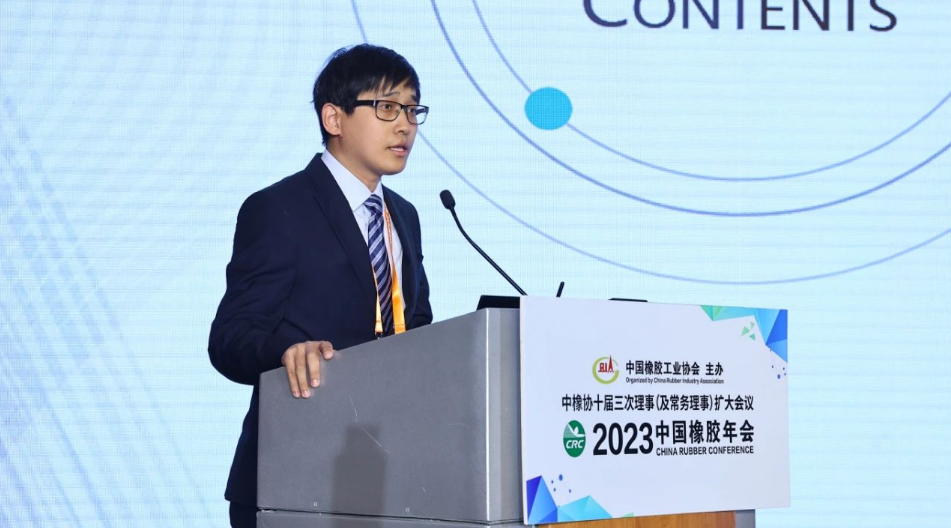 此外，中國橡膠工業協會信息會展部主管張祥龍也作了報告。他介紹了近五年來，我國輪胎、膠管膠帶、炭黑和白炭黑等產品，出口主要國家的金額、重量和均價，以及同比變化情況。同時，介紹了2022年中國上述產品出口RCEP國家的情況。