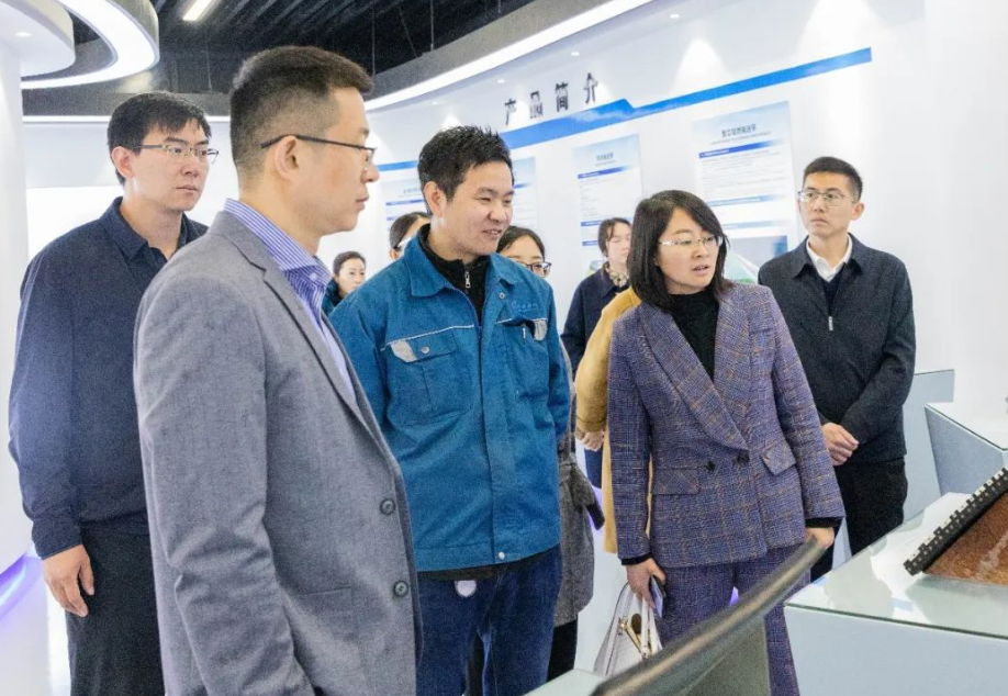 山東省淄博市淄川區體悟實訓學員一行領導蒞臨雙箭股份調研指導，公司副總經理郎洪峰等熱情接待。