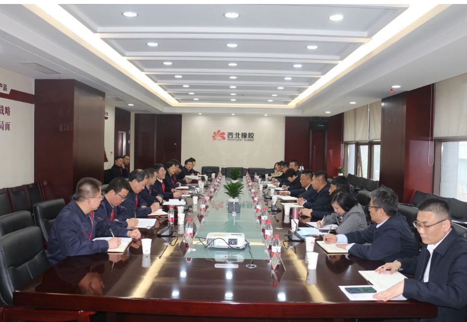 延長石油物資集團公司執行董事、總經理李曉恒一行到訪西橡公司，就物資采供和營銷貿易等業務進行交流座談。座談會上，公司采購、銷售、財務等相關部門負責人同物資集團相關負責人圍繞內部互供、物資管理及營銷貿易等工作進行了深入探討和交流答疑。