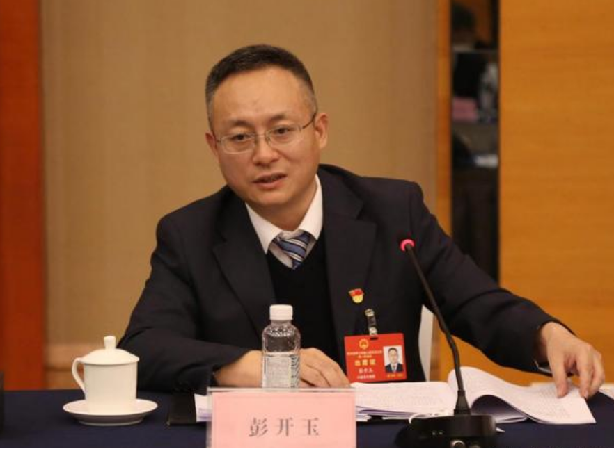貴州輪胎黨委書記、董事長黃舸舸表示，貴州輪胎將緊密圍繞輪胎制造產業的鋼簾線需求，通過產業創新和優勢互補，逐步填補貴州在輪胎鋼簾線領域的技術、產品和產業空白，并最終形成“簾線鋼盤條制造—鋼簾線制品加工—輪胎鋼簾線使用”的完整產業鏈。