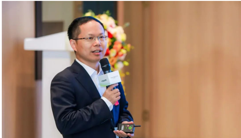 中國橡膠工業協會副會長兼秘書長雷昌純分享了《中國橡膠工業運行分析及展望》。