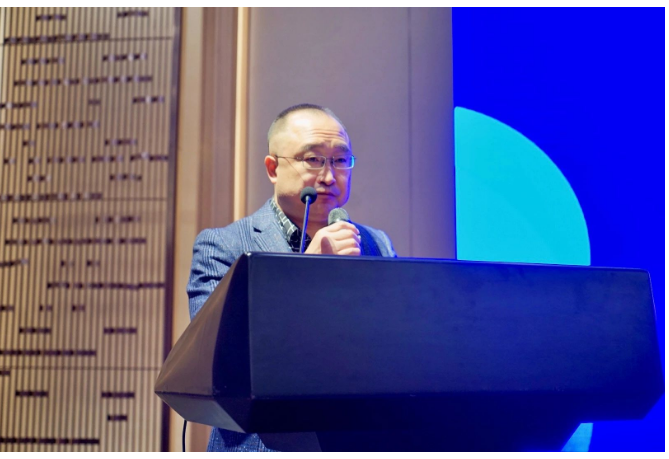 北京馬赫天誠科技有限公司董事長孫超波在致辭中表示，馬赫科技27年來堅持以客戶為中心，堅定地走發(fā)展專業(yè)化的道路。他表示，面對不確定的未來，所有的企業(yè)首先應(yīng)該考慮如何活下去，當(dāng)前唯有以客戶為中心，不斷進行技術(shù)創(chuàng)新，努力為客戶提供低成本的產(chǎn)品和優(yōu)質(zhì)的服務(wù)，更好地為客戶提供價值，企業(yè)才能生存和發(fā)展。