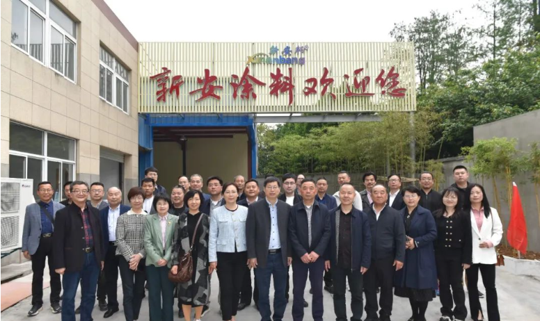 趙新建會長作會議總結發言，表示我省建筑涂料企業應在提升品牌特色服務和立足本地上多下功夫，力爭企業長久發展，并就各位理事提出的意見和建議作了充分的解答和講解，會議取得圓滿成功。
