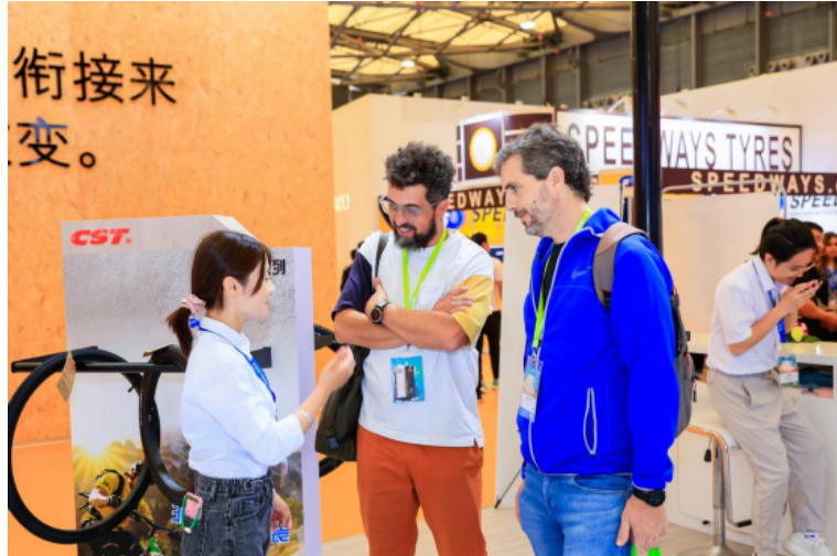 作為展會上備受關注的企業之一，正新輪胎吸引了眾多采購商的關注。據炭黑產業網了解，各國核心客戶對正新輪胎的新產品表示了極大的興趣，紛紛駐足觀看，洽談合作。此外，正新輪胎還展出了行銷全世界100多個國家的自行車輪胎主力產品，包括E-BIKE、SMALL WHEEL、ROAD/GRAVEL、MTB、CITY、SAKURA、TUBES、BROWNS FAMILY、DK40等多樣化系列產品。