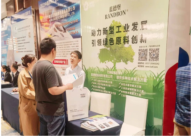 藍(lán)德堡的水性工業(yè)乳液產(chǎn)品廣泛應(yīng)用于普通鋼結(jié)構(gòu)、集裝箱、軌道交通、石化、工程機(jī)械、風(fēng)電、橋梁、船舶、水性木器漆、防火涂料、水性地坪漆等多個領(lǐng)域。此外，藍(lán)德堡還提供一般工業(yè)防護(hù)涂料、水性木器漆、車輛工程及設(shè)備、工業(yè)防腐涂料、軌道交通、水性集裝箱等解決方案，為客戶提供全方位的技術(shù)支持。