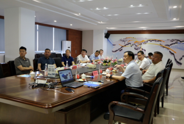 遼寧省鞍山市政協(xié)主席、化工產業(yè)鏈長嚴加軍率領招商團隊蒞臨美聯(lián)新材總部進行調研。這次調研受到了美聯(lián)新材董事長黃偉汕、總裁易東生、副總裁兼美彩新材總經理段文勇以及參股公司遼寧星空鈉電有限公司董事長李用成和湖南立方新能源有限責任公司董事長涂健博士等領導的熱情接待。