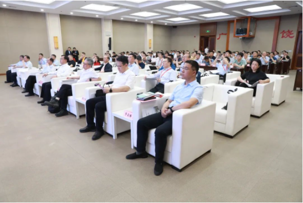 本次洽談會的成功舉辦進一步凝聚了橡膠輪胎和新材料產業的人才和智力資源，促進了學術界與產業界的深度合作。通過專家學者與企業負責人的面對面交流和合作對接，有助于加快科技成果的轉化和應用，推動行業的創新發展。