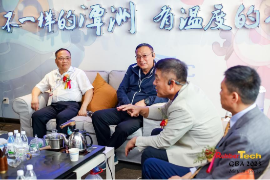 2023大灣區國際橡膠技術展覽會 RubberTech GBA 2023 (以下簡稱大灣區橡膠展),5月18-20日在廣東·佛山潭洲國際會展中心召開,本次展會展出面積突破1萬平方米,參展企業120余家。大灣區橡膠展作為中國石化行業展覽集群“中國石化產業周”成員展會,母展品牌RubberTech China的前哨站、繼續聯合“2023大灣區國際膠粘劑、密封劑及涂料涂裝展覽會” 同期同地舉辦。以“粵港澳大灣區”為基點,在華南地區更為廣袤的區域進行行業縱深探索。 2023大灣區國際橡膠技術展覽會 RubberTech GBA 2023 (以下簡稱大灣區橡膠展),5月18-20日在廣東·佛山潭洲國際會展中心召開,本次展會展出面積突破1萬平方米,參展企業120余家。大灣區橡膠展作為中國石化行業展覽集群“中國石化產業周”成員展會,母展品牌RubberTech China的前哨站、繼續聯合“2023大灣區國際膠粘劑、密封劑及涂料涂裝展覽會” 同期同地舉辦。以“粵港澳大灣區”為基點,在華南地區更為廣袤的區域進行行業縱深探索。