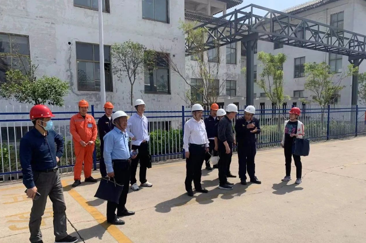 山東省生態(tài)環(huán)境廳應(yīng)急與輿情處二級調(diào)研員郭振寶率領(lǐng)督導(dǎo)組到濟(jì)寧黑貓，開展了一次生態(tài)環(huán)境安全風(fēng)險(xiǎn)督導(dǎo)工作。此次督導(dǎo)活動得到了濟(jì)寧市生態(tài)環(huán)境局金鄉(xiāng)縣分局局長李俊濤、園區(qū)管委會副主任李登華以及濟(jì)寧黑貓相關(guān)領(lǐng)導(dǎo)的陪同。