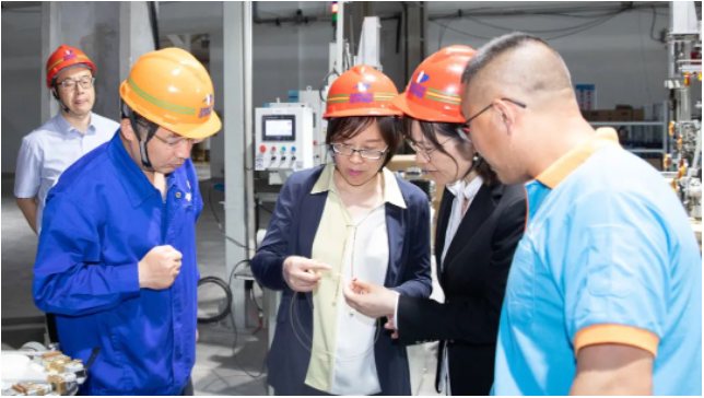 刁青麗在座談會上介紹了中天淮安公司鎮江工廠的生產經營情況，并詳細匯報了中天淮安項目未來的銷售布局和人才戰略規劃。她表示，中天淮安項目將繼續堅持"人才強基，科技強企"的發展戰略，積極與各大產學研平臺對接，為項目的后續發展提供動力。