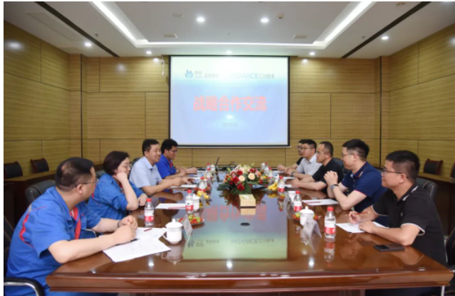 雙方在簽約儀式前的座談中探討了企業(yè)AI智能技術(shù)、伺服技術(shù)等方面的合作方向。他們一致認(rèn)為，在戰(zhàn)略合作協(xié)議框架下逐步推進(jìn)更廣泛范圍的合作，將促進(jìn)雙方未來(lái)的進(jìn)一步發(fā)展。