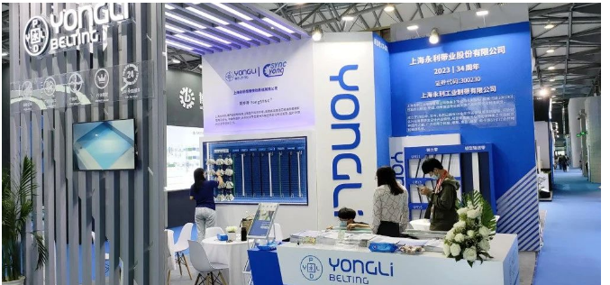 上海永利攜帶其光伏生產輸送系統產品亮相，吸引了來自全球的相關業者。