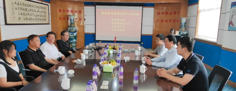 中國涂料工業協會劉普軍會長和齊祥昭副秘書長一行近日訪問了天津科瑞達涂料化工有限公司。在訪問期間，劉普軍會長對科瑞達的創新能力和商業模式給予了充分的肯定，并高度評價了天津涂料涂裝協會的工作思路和發展目標。