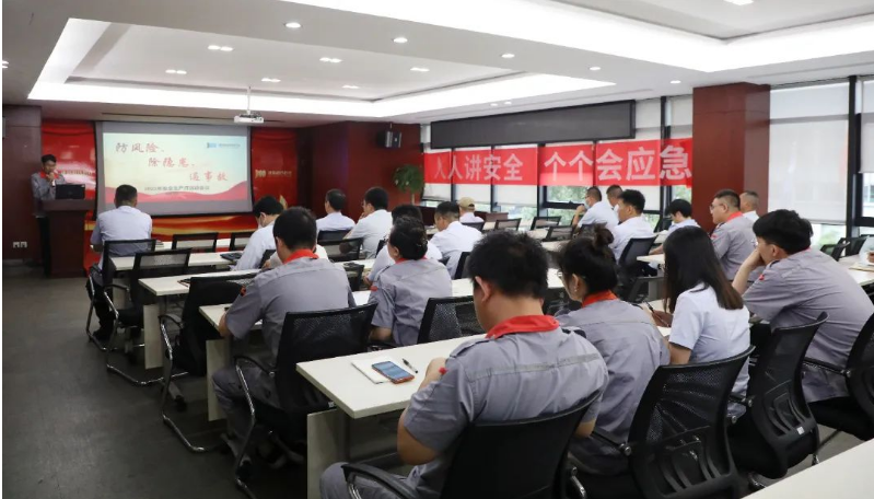 為進一步推動企業安全生產責任，提升安全管理水平，并響應全國第22個“安全生產月”的號召，建新趙氏科技有限公司召開了“2023年安全生產月啟動會”。本次活動以“人人講安全、個個會應急”為主題，旨在提高全員的風險隱患排查整改質量、安全意識和避險逃生能力。